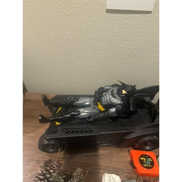 Batmobile and Batman Figurine Toy Combo - Picture 8 of 11